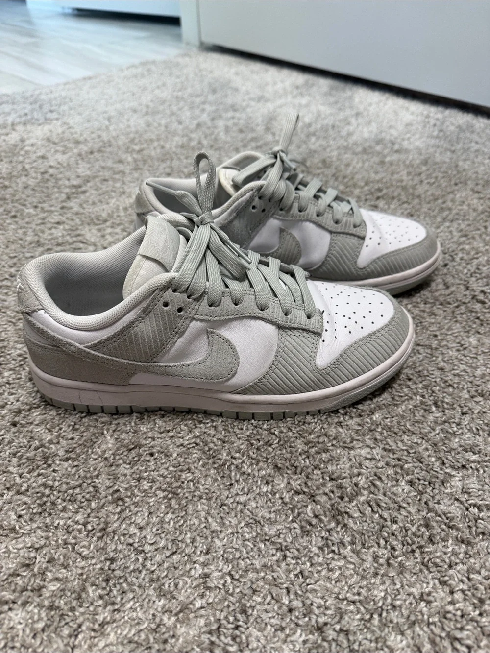Nike Dunks in Light green and White